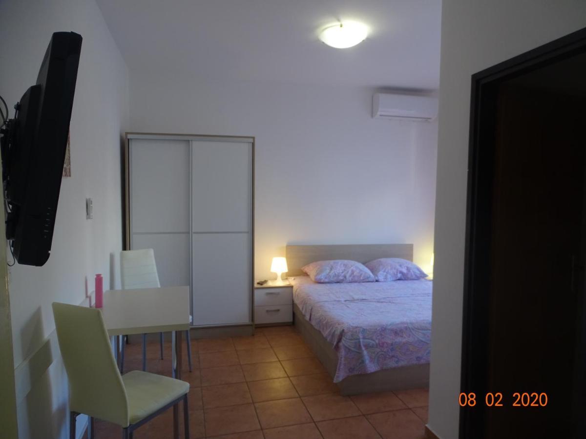 Apartments Antea & Magdalena Pirovac Buitenkant foto