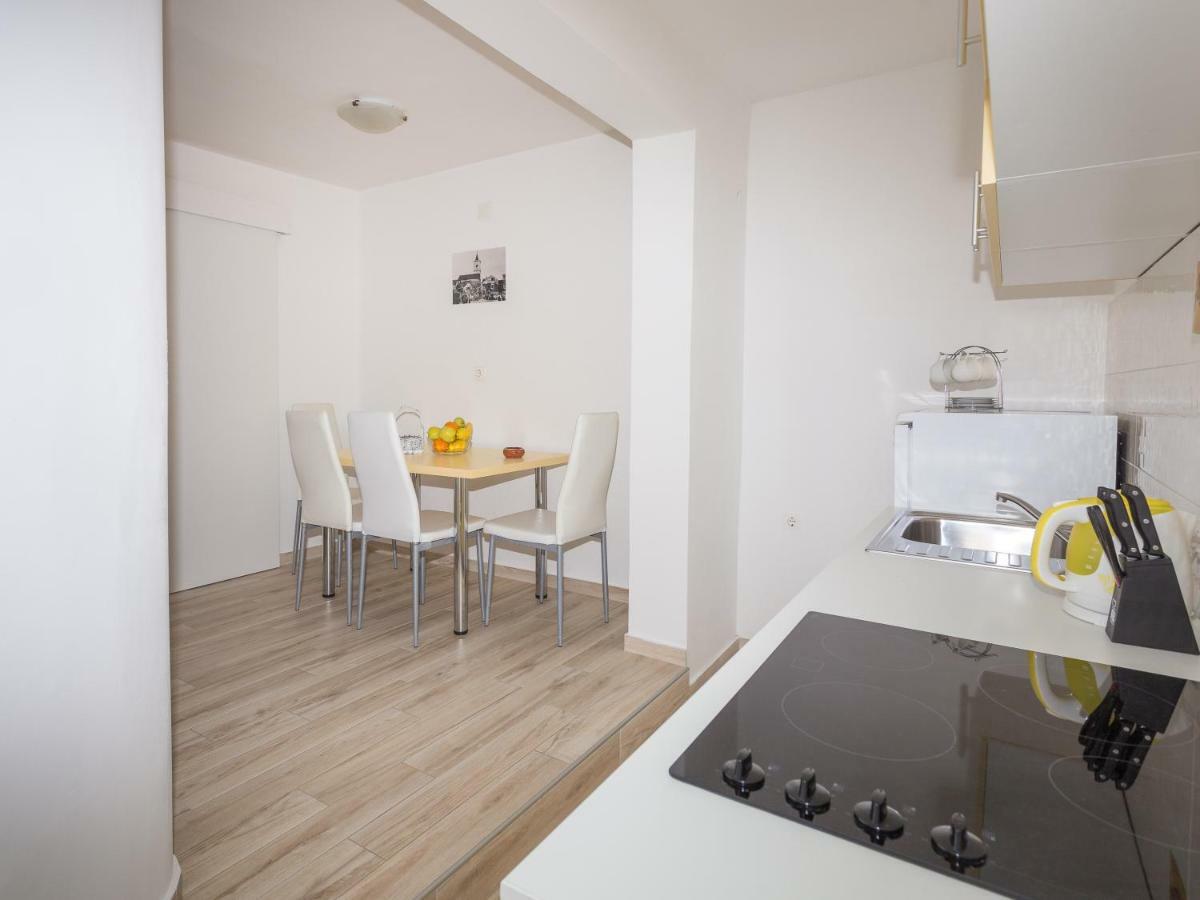 Apartments Antea & Magdalena Pirovac Buitenkant foto